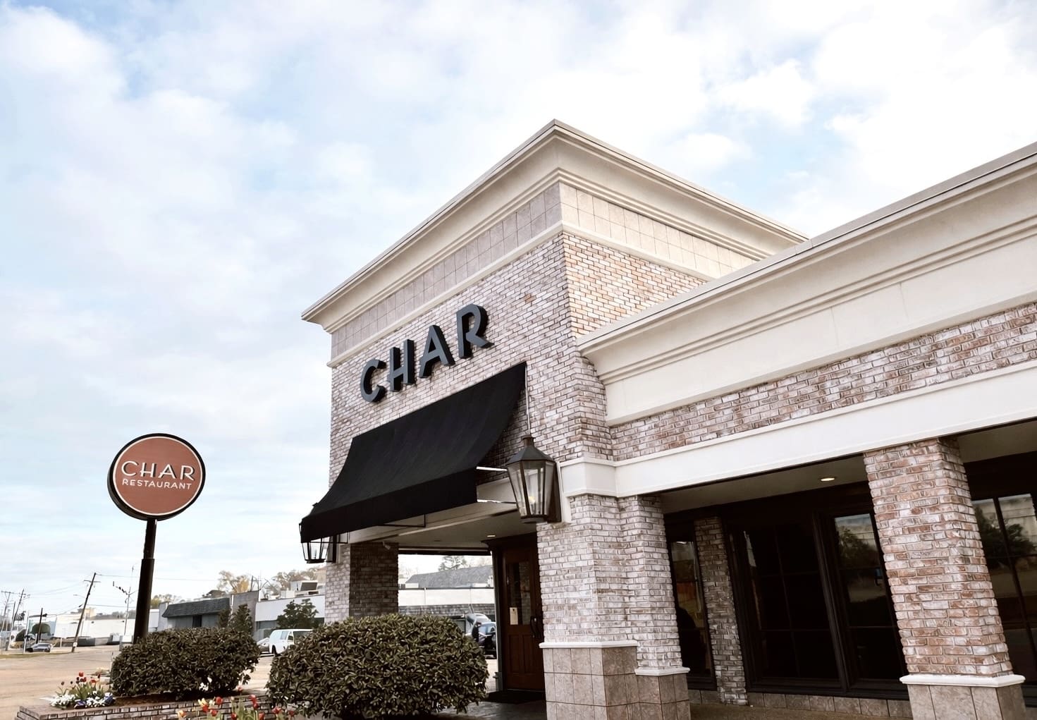 exterior of char restaurant in jackson, mississippi