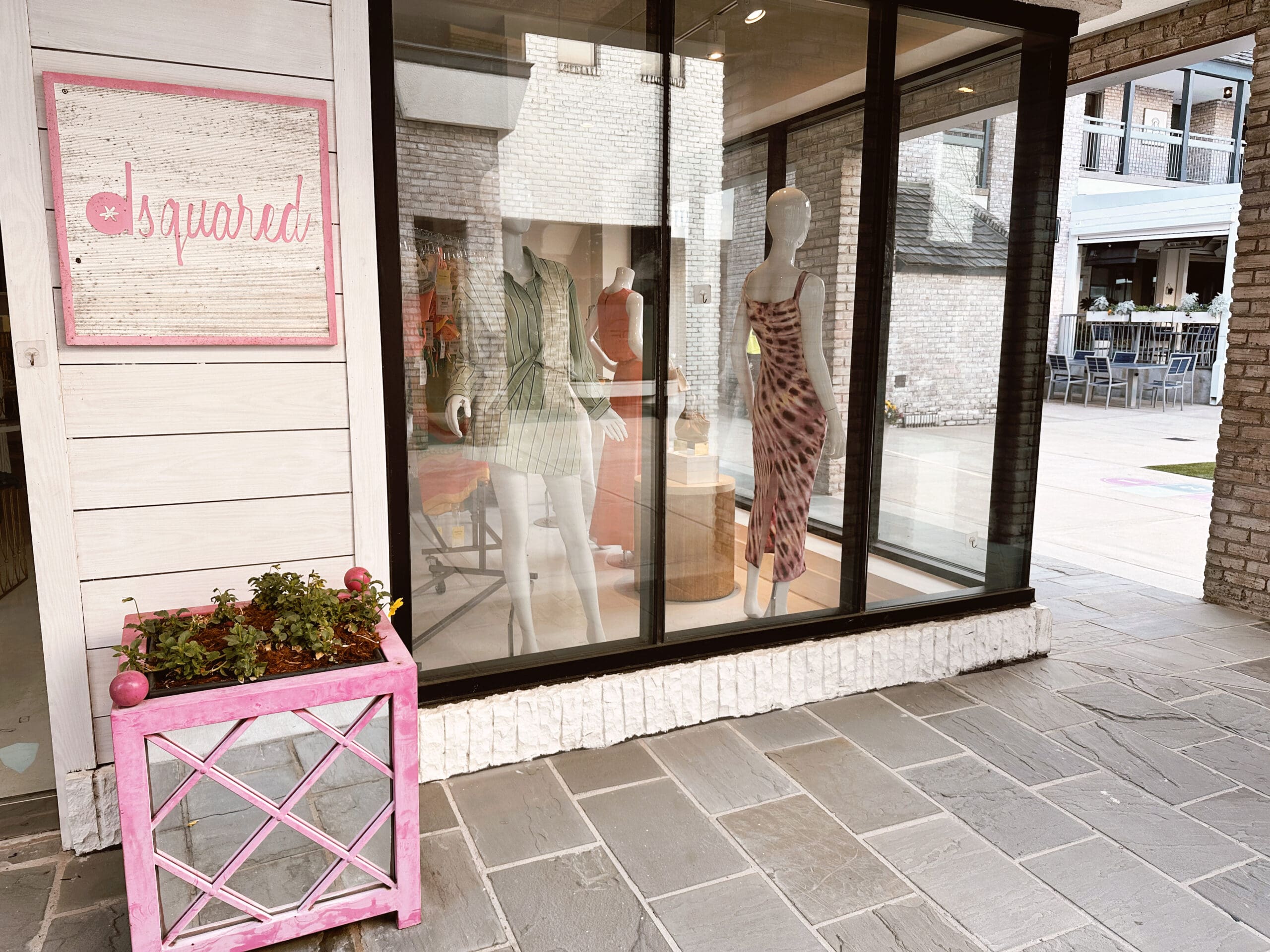exterior sign and windows of D-Squared in Jackson, MS