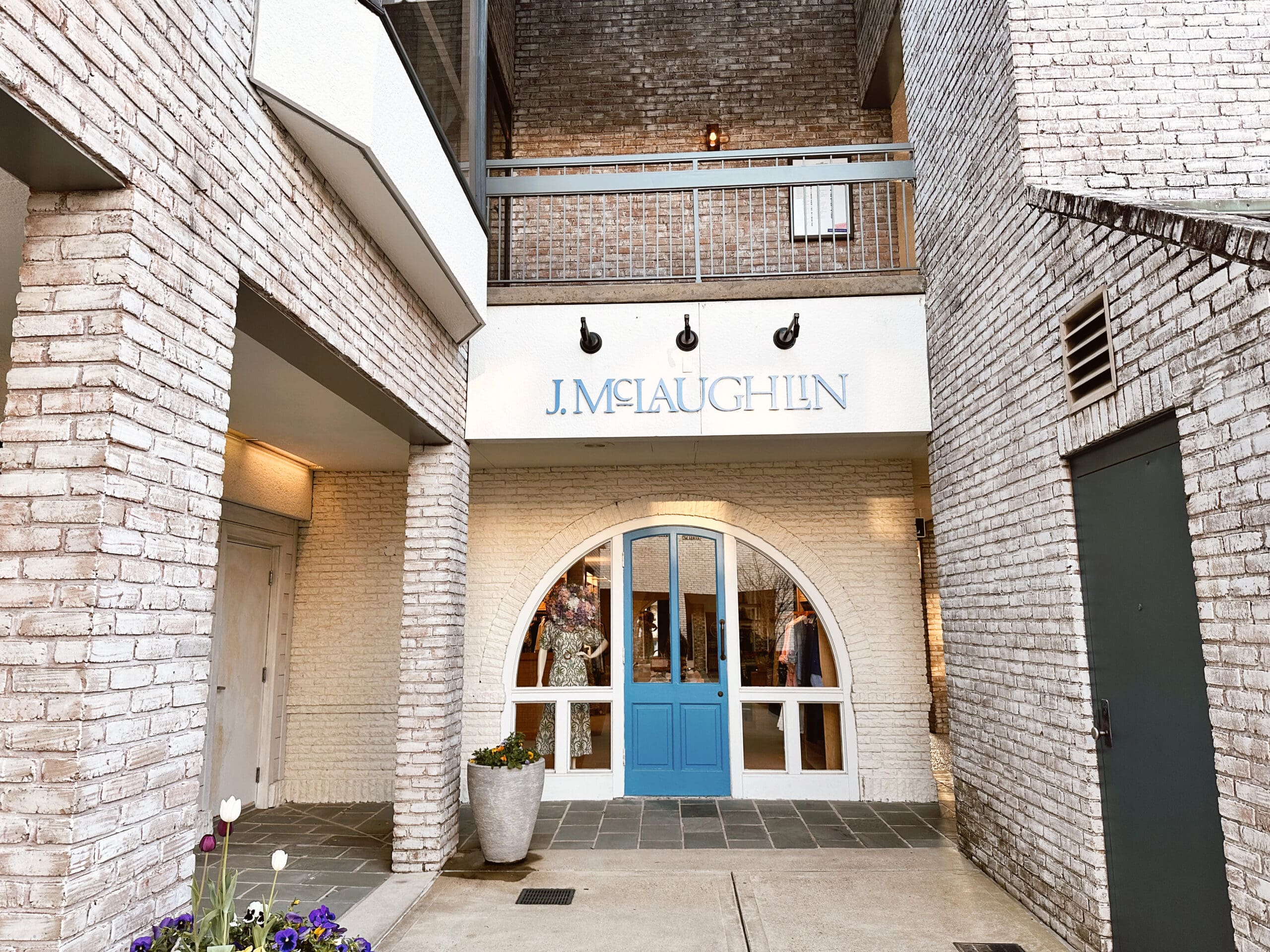 exterior of j.Mclaughlin at highland village in jackson, ms