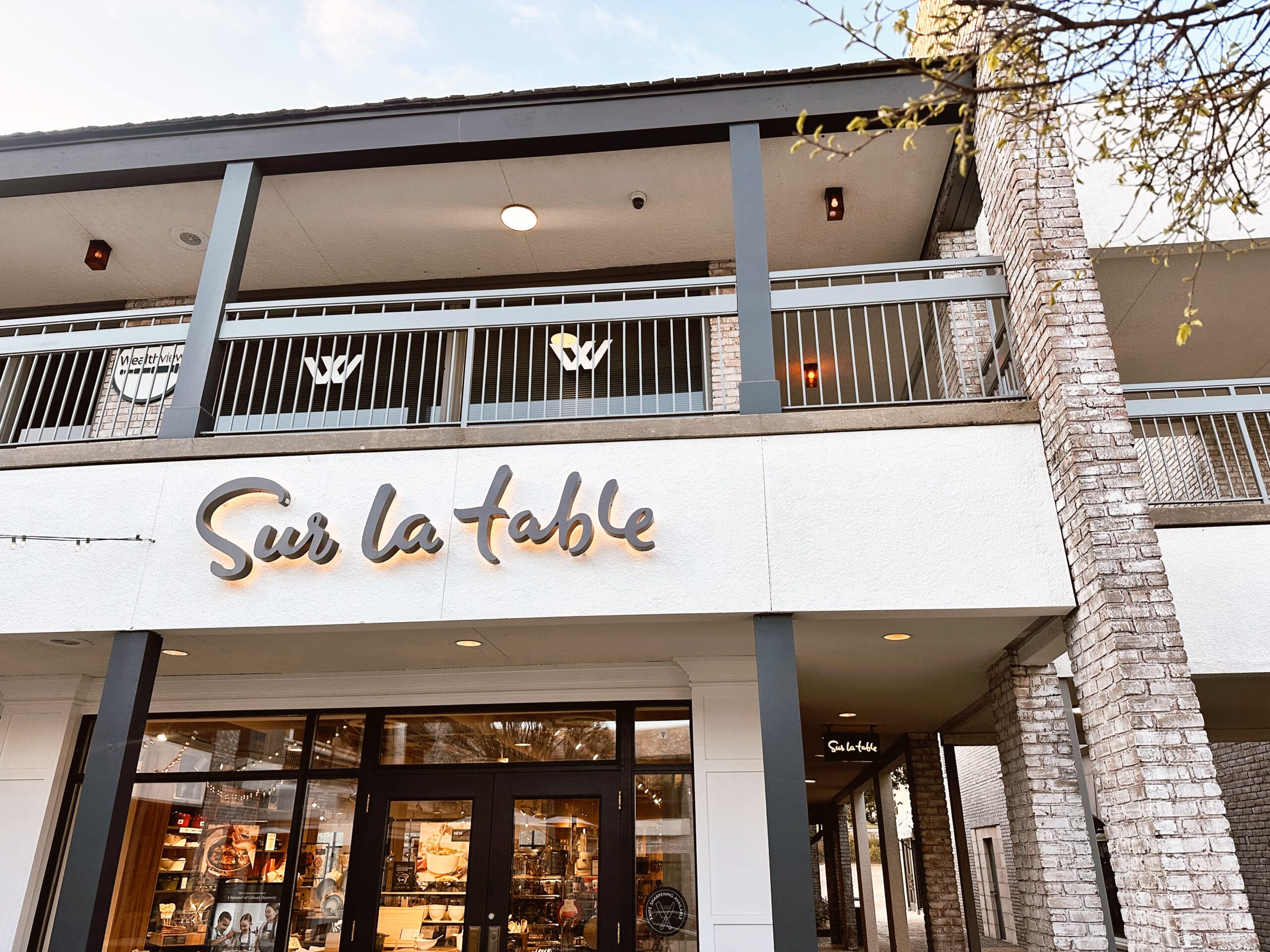 exterior of sur la table at highland village in jackson, ms