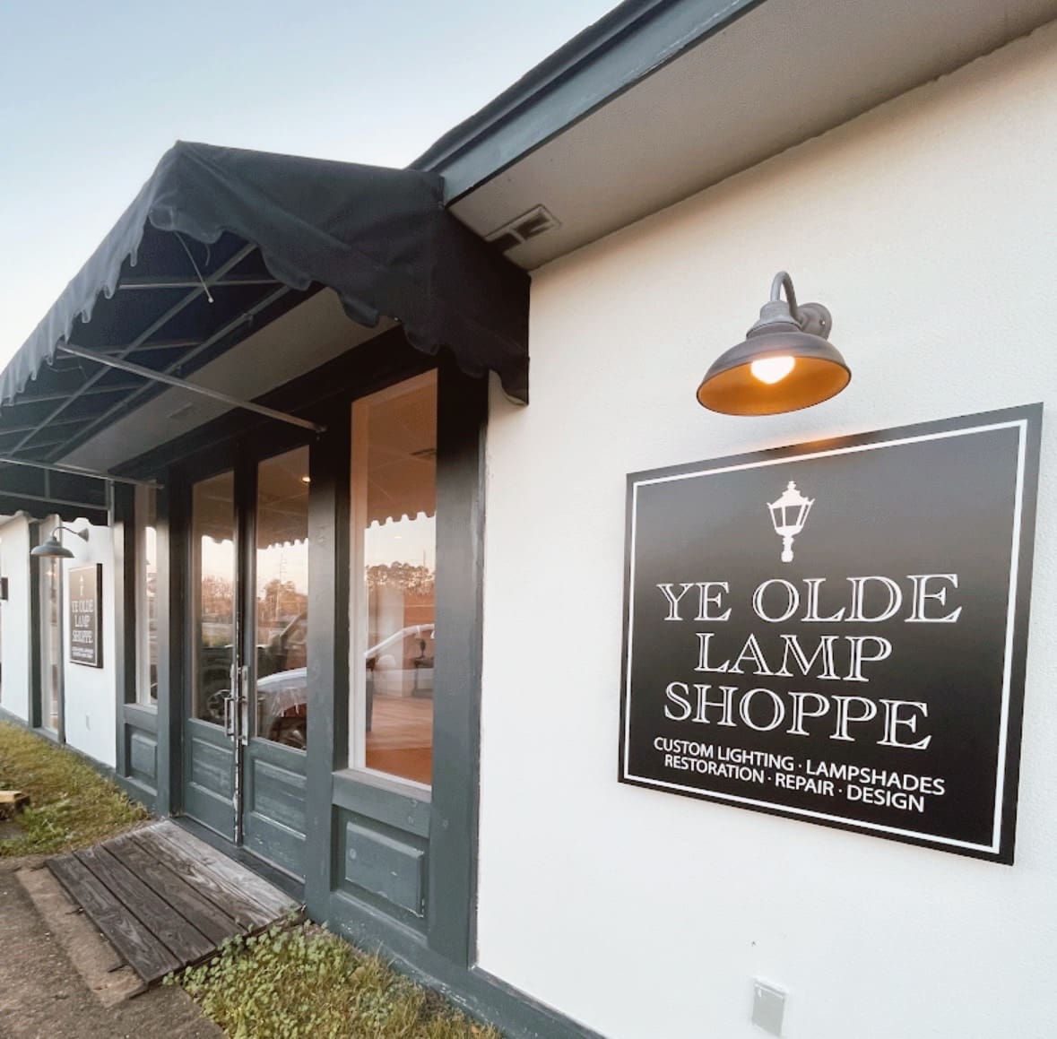 exterior of ye olde lamp shoppe in jackson, ms